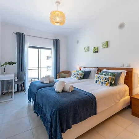 Apartment Bay *