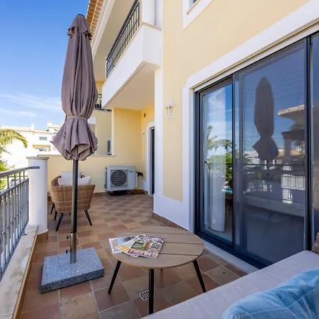 Bay Apartment *