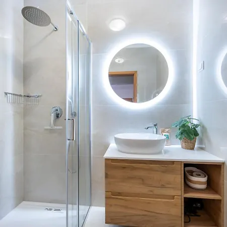 Bay Apartment *